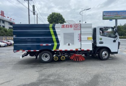 東風(fēng)小多利卡洗掃車_中潔牌XZL5070TXS6型洗掃車