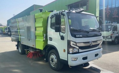 東風(fēng)大多利卡洗掃車(chē)_中潔牌XZL5120TXS6型洗掃車(chē)