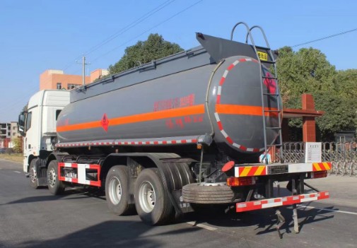 福田前四后八25方易燃液體罐式運(yùn)輸車_潤(rùn)知星牌SCS5321GRYBJ6型易燃液體罐式運(yùn)輸車 福田前四后八25方易燃液體罐式運(yùn)輸車_潤(rùn)知星牌SCS5321GRYBJ6型易燃液體罐式運(yùn)輸車