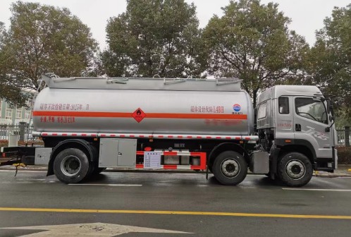 解放JK6前四后四20方易燃液體罐式運(yùn)輸車_潤知星牌SCS5264GRYCA6型易燃液體罐式運(yùn)輸車 解放JK6前四后四20方易燃液體罐式運(yùn)輸車_潤知星牌SCS5264GRYCA6型易燃液體罐式運(yùn)輸車