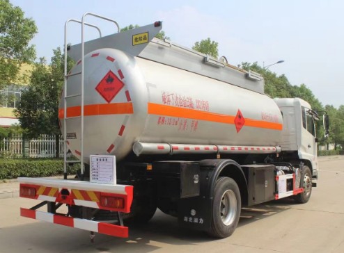 東風(fēng)天錦單橋13.2方易燃液體罐式運輸車_潤知星牌SCS5181GRYDFH6型易燃液體罐式運輸車 東風(fēng)天錦單橋13.2方易燃液體罐式運輸車_潤知星牌SCS5181GRYDFH6型易燃液體罐式運輸車