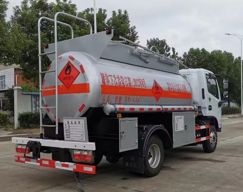 東風小多利卡4.6方易燃液體罐式運輸車_潤知星牌SCS5070GRYEQ6型易燃液體罐式運輸車 東風小多利卡4.6方易燃液體罐式運輸車_潤知星牌SCS5070GRYEQ6型易燃液體罐式運輸車