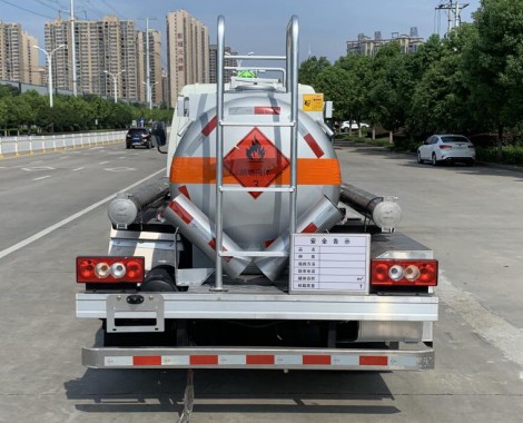 福田小卡之星1.5噸藍(lán)牌易燃液體罐式運輸車_楚飛牌CLQ5040GRY6BJ型易燃液體罐式運輸車 福田小卡之星1.5噸藍(lán)牌易燃液體罐式運輸車_楚飛牌CLQ5040GRY6BJ型易燃液體罐式運輸車
