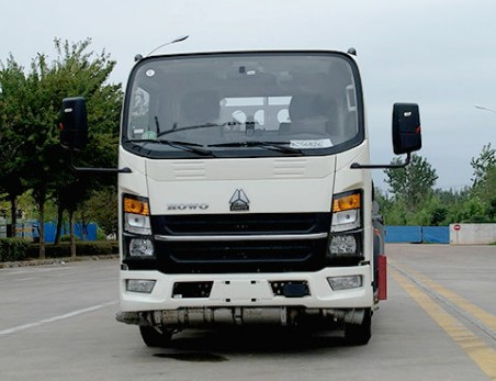 2.6方重汽豪沃藍(lán)牌加油車_新東日牌YZR5047GJYZ6Q型加油車 2.6方重汽豪沃藍(lán)牌加油車_新東日牌YZR5047GJYZ6Q型加油車