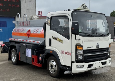 重汽豪沃藍(lán)牌2.3方-2.7方加油車(chē)_專(zhuān)力牌ZLC5047GJYZQ6型加油車(chē) 重汽豪沃藍(lán)牌2.3方-2.7方加油車(chē)_專(zhuān)力牌ZLC5047GJYZQ6型加油車(chē)