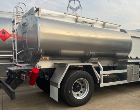 慶鈴五十鈴飛機(jī)加油車_慶鈴五十鈴油罐車_慶鈴五十鈴加油車 慶鈴五十鈴飛機(jī)加油車_慶鈴五十鈴油罐車_慶鈴五十鈴加油車