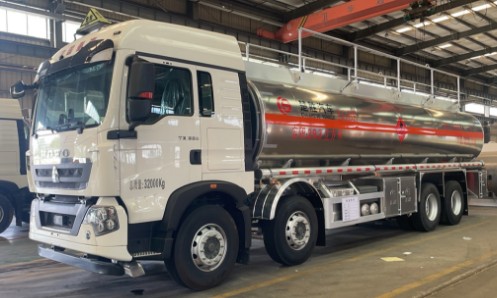 重汽豪沃前四后八29.3方鋁合金運(yùn)油車_楚勝牌CSC5329GYYLZ6型鋁合金運(yùn)油車 重汽豪沃前四后八29.3方鋁合金運(yùn)油車_楚勝牌CSC5329GYYLZ6型鋁合金運(yùn)油車