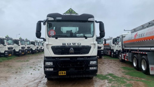 重汽豪沃油田車交車案例 重汽豪沃油田車交車案例
