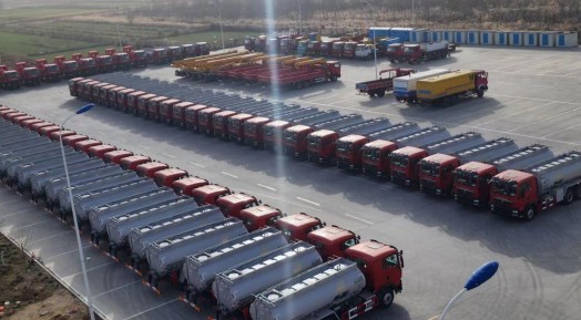 重汽豪沃油田車交車案例 重汽豪沃油田車交車案例