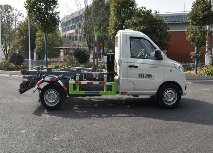 國六福田祥菱V勾臂垃圾車_最便宜的藍(lán)牌勾臂垃圾車